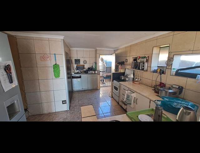 6 BEDROOM HOUSE FOR SALE IN NORKEM PARK